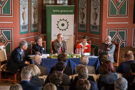 On Tuesday 16 May, a lunch seminar was held on the topic of the first 100 days in office of president Donald Trump. The speaker was Olof Ehrenkrona, General Consul of Sweden to Åland.