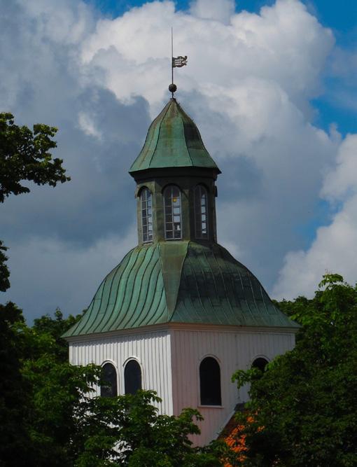 Denna internationella byggnadsstil spred sig sedan från domkyrkan i Skara till inhemska stenmästare vilket i sin tur ledde till att landsbygdens många hundra kyrkor förärades denna så kallade