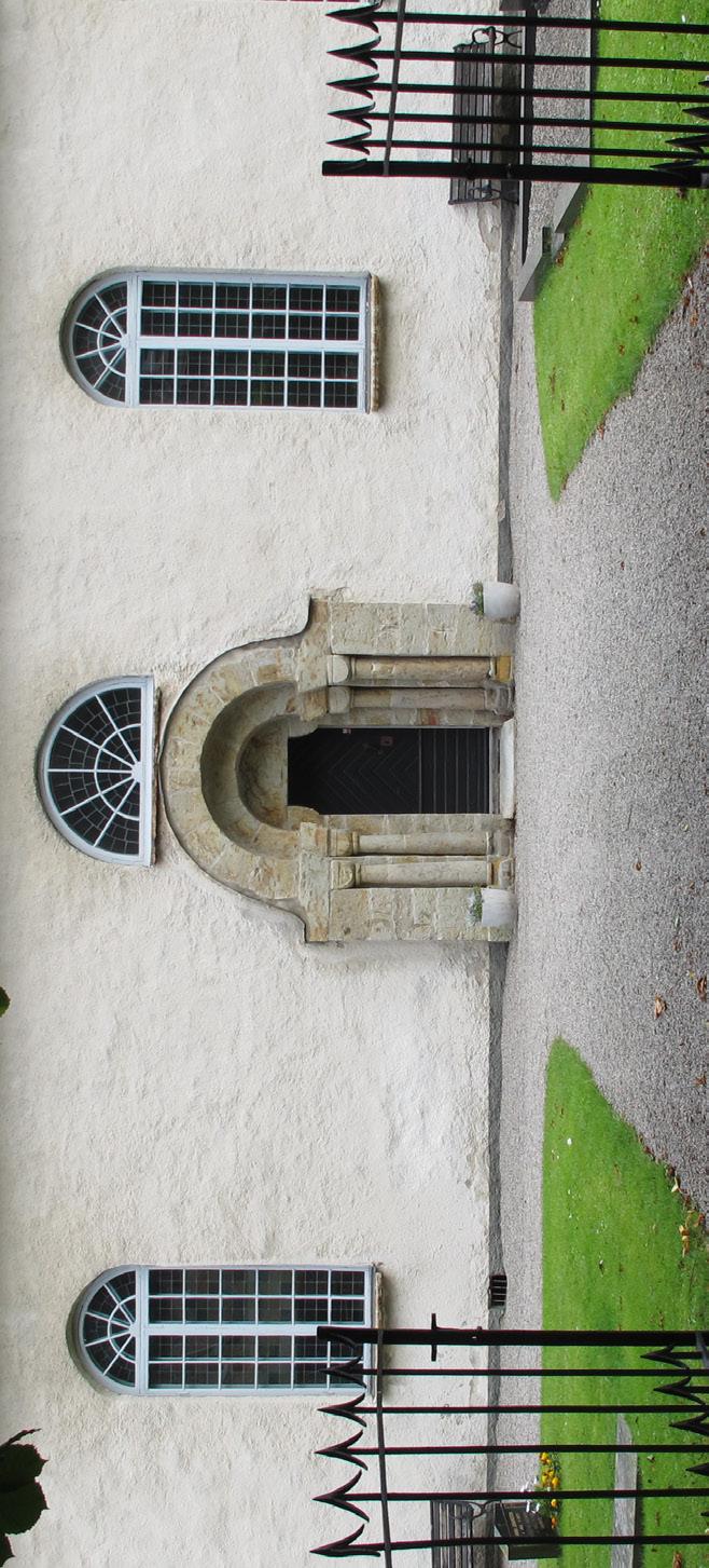 I riksantikvarieämbetets bebyggelseregister över Södra Vings kyrka beskrivs att såväl Drakenberg som ätten Oxehufvud haft sina gravkammare i kyrkans kor.