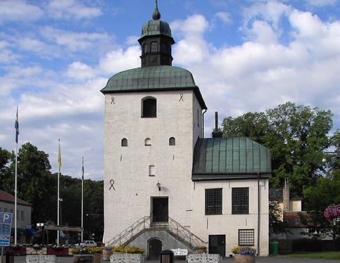 fiske, rallyrace, vandring och cykling. I de centrala delarna finns allt du behöver i form av affärer, restauranger och gym mm liksom det välkända motormuseet.
