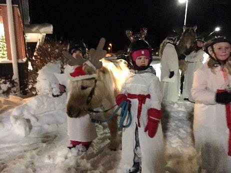Lucia 2017 Vi tog ett steg framåt i våran historia och hyrde in oss i en större lokal än våra egna.