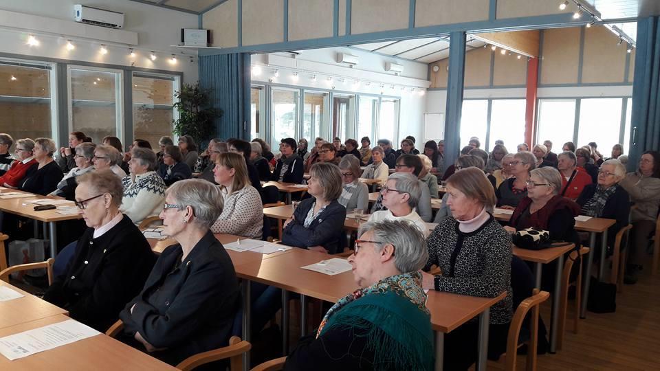 Distriktets verksamhet 2018 Distriktet höll sitt vårmöte i Kasnäs den 3 mars 2018. 32 ombud från 10 föreningar var representerade.