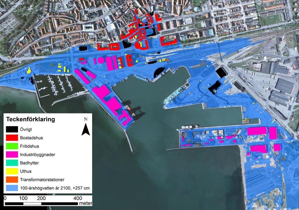 Figur 4-9 Byggnader som riskerar att översvämmas vid ett 100-årshögvatten år 2100 i Ystad hamn och marina.