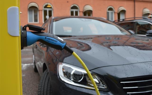 Flera fördelar med en laddbox! Säkert! Snabbt! Emobility.se Fixaladdplats.