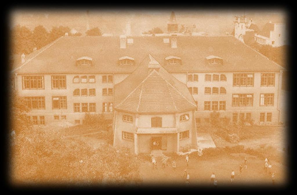 EN HISTORISK TISDAG Året var 1919 Födelsedagen för första Waldorfskolan, Waldorfskolan Ulandshöhe i Stuttgart, Tyskland.