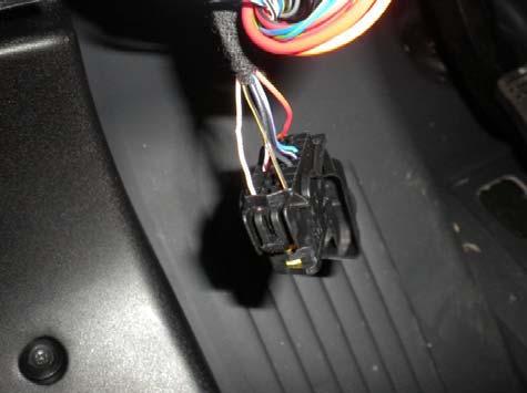 6. Anslut kablarna i huvudkablaget: Larm Bil Position Funktion Orange Pin 1 Svart/Orange kabel OBDII 16-polig diagnoskontakt.