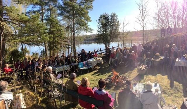 Månaden maj inledde med solsken och vackert väder och då passade vi på att sjunga vid Gökottan i Sundsmålen på Kristi himmelfärdsdag.