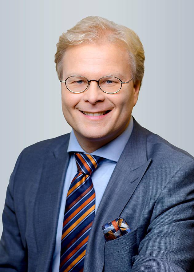 Wärtsilä Oyj Abp Årsredovisning 2018 Styrning 13 Kari Hietanen Direktör, samhällsrelationer och juridiska ärenden sedan 2012, styrelsens sekreterare sedan 2002. Född 1963, jur.kand.