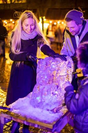Under Vinterfesten på Stora torget bjöds Södertälje på live underhållning, isskulptering och ett varierat utbud från de olika aktörerna som sålde olika produkter i sina bodar.