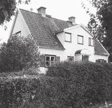 Den tillhörde i början av 1800-talet N Björnberg på Partille slott och ägdes sedan bl a av rådman Brag.