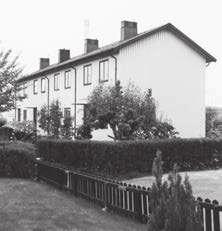 Backegårdsgatan, Kyrkebacken Utby 53:C Miljön omfattar ett litet hus från 1800-talet samt yngre småhus. 152 Radhus vid Fyrisvägen.