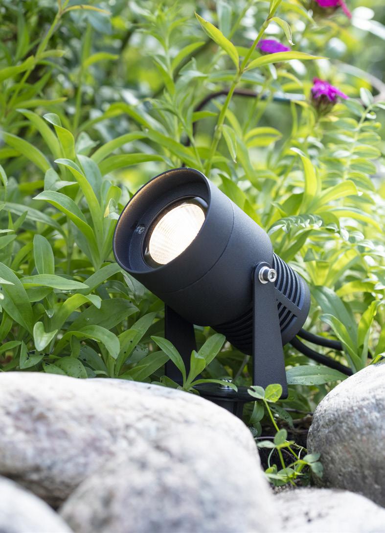 Garden 24 Spotlights & Pollare I Garden 24 LED system ingår flera spotlights och pollare med