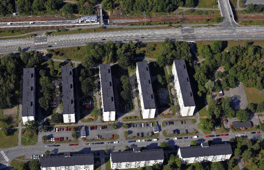 Sida 4 (16) Markanvisning Exploateringsnämnden gav 2015-11-12 Familjebostäder markanvisning för att uppföra cirka 225 lägenheter varav minst 90 lägenheter ska rymmas i så kallade Stockholmshus.