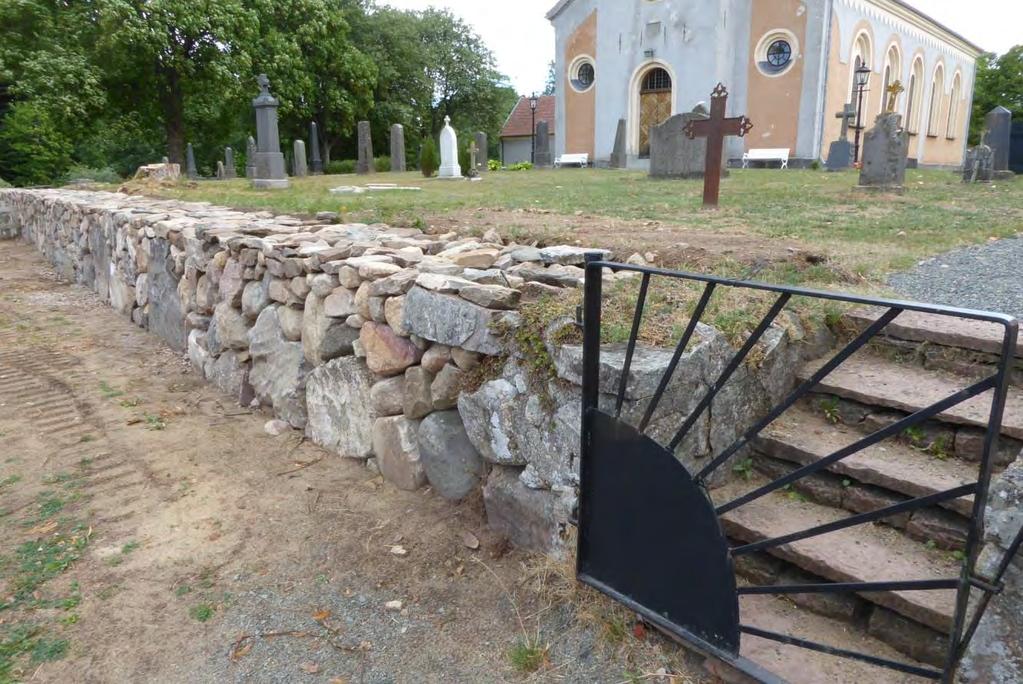 Stycken närmast grinden har