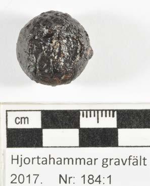 NaOH avlägsnas ur föremålet genom lakning i ljummet avjoniserat vatten.