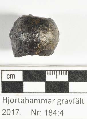För att avlägsna och jämna ytorna ytterligare från föroreningar, blästras ytorna återigen, med glaspärlor.