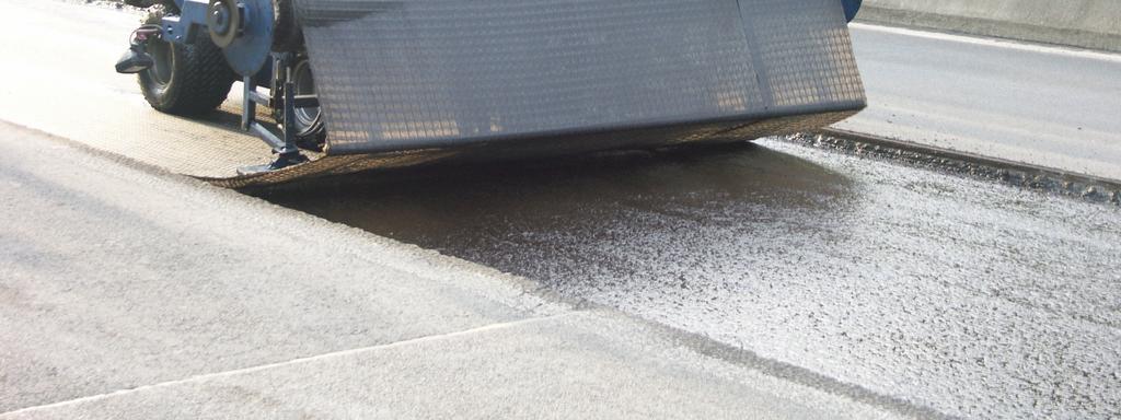 asfalten. Funktion Asfalt är ett nästan perfekt material för vägbyggen. Dock så har asfaltslagret en mycket låg draghållfasthet vilket kan överskridas redan vid låga belastningar.