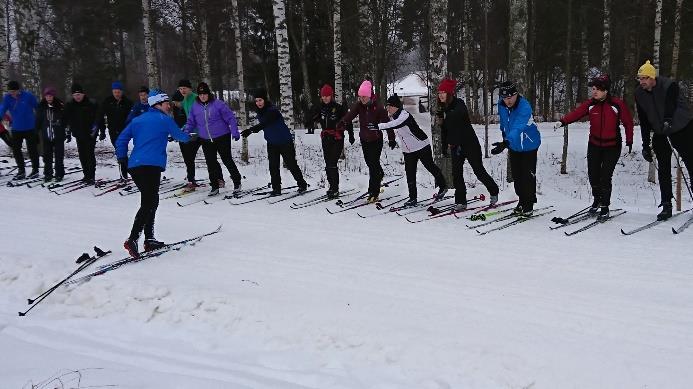 En lagtävling med femmannalag och fem grenar bl.a. Sparkstötting och masstart på skidor (hela laget på samma skida!