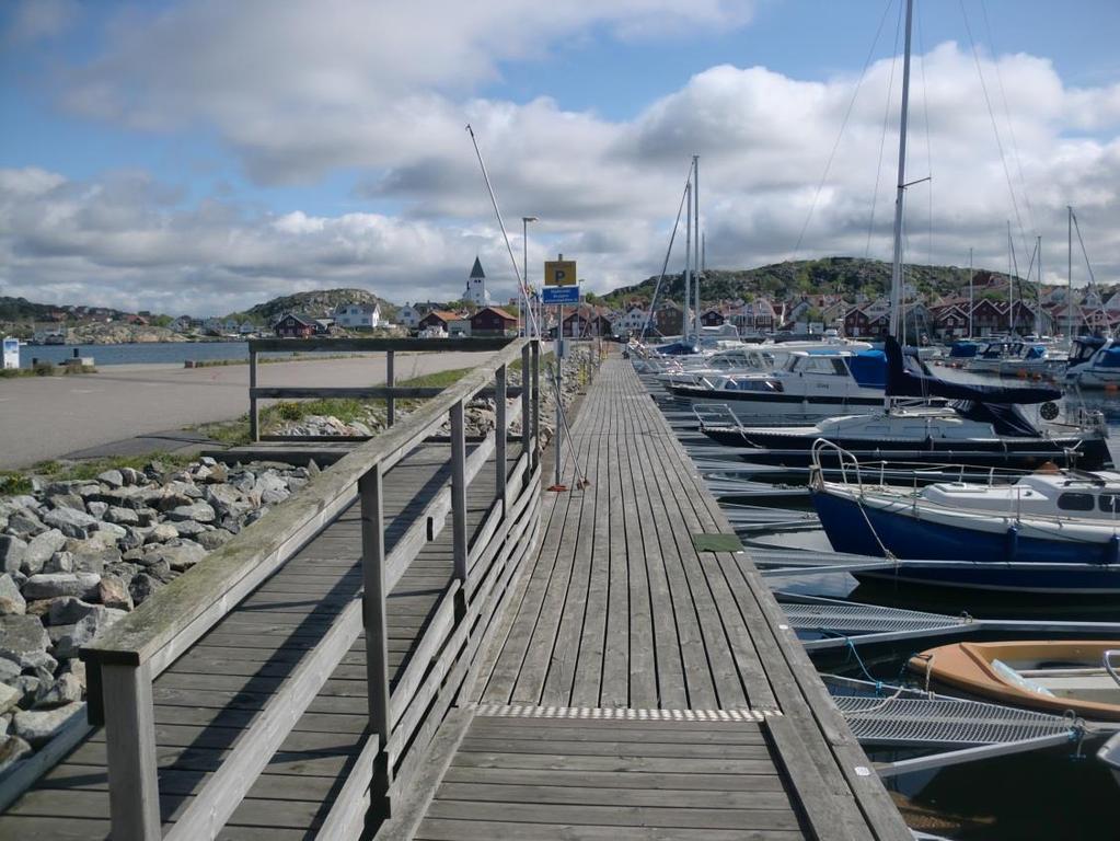 00_skärhamn, södra hamnen\teknik\utredning\pm\pm0\pm0.doc/hl al.dotm Markytans nivå är belägen på +.1 à. och bottennivån i havet utanför bryggan belägen på-. till -. i de yttre delarna och på ca -.