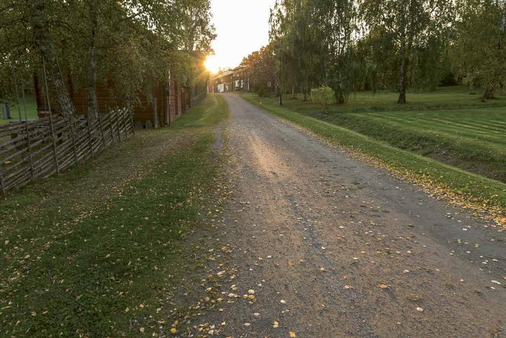 ÖSTBERGS SÄNG & MÖBELHUS Vi demonstrerar även Skovårdsprodukter. kom och snacka reparationer med oss!