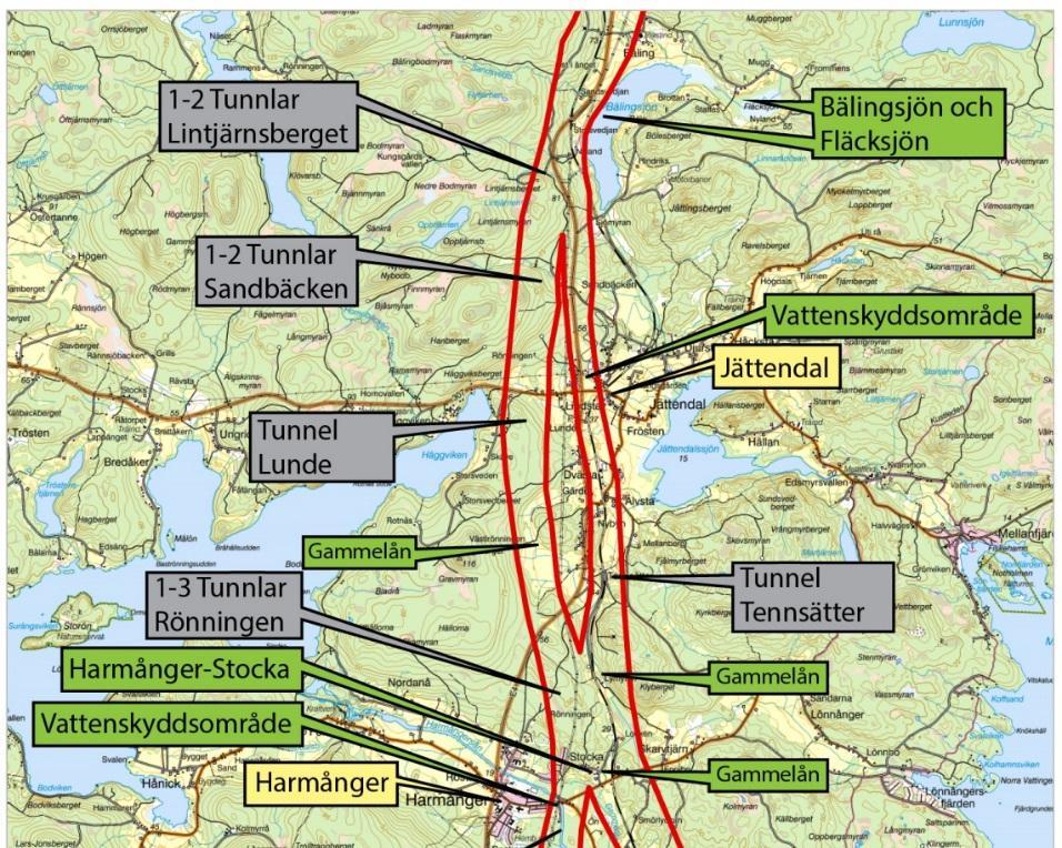 I figur 7.3-1 redovisas några av de skyddsvärden, skadeobjekt, samt riskobjekt som finns inom utredningsområdet. Figur 7.3-1. Risk- och skadeobjekt avseende färdig anläggning längs delsträckan Stegskogen Bäling.