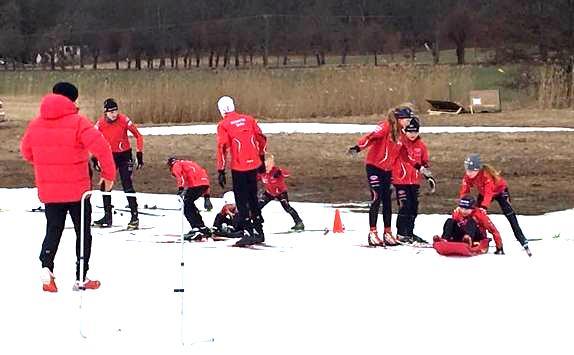 Ett sätt är att skapa enklare tävlingar lokalt och regionalt, där man kan vara nybörjare och upptäcka tjusningen med sporten. Vi själva har utvecklat en ny, mycket bättre, skjutanläggning.