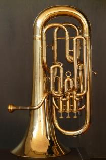 TRUMPET Trumpeten är det minsta instrumentet i bleckblåsfamiljen och används i de