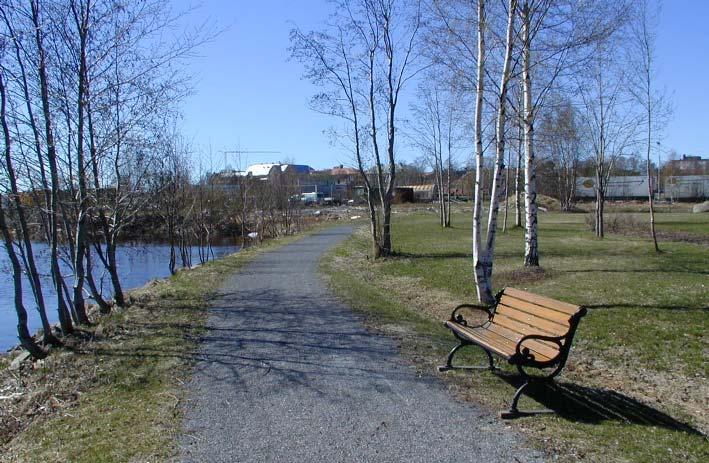 strandzon är därför av mycket stor betydelse för framtida rekreation och friluftsliv. Allmänhetens tillgänglighet till stranden inom programområdet skall säkras i detaljplan.