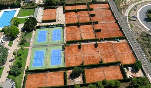 Tennis Vi kommer att spela tennis på Club Atlético Montemar fina grusbanor.