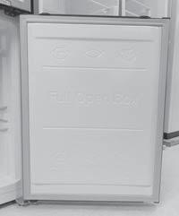 Se till att dörrarna fungerar ordentligt. När du byter sida på frysdörren, avlägsna frysdörrpackningen och den inre vänstra packningen ( A ).
