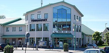 14 Biblioteket flyttar in i Torghuset T ill hösten öppnar Smålandsstenars bibliotek upp i Torghuset. Just nu byggs lokalerna om, och anpassas för biblioteksverksamhet.