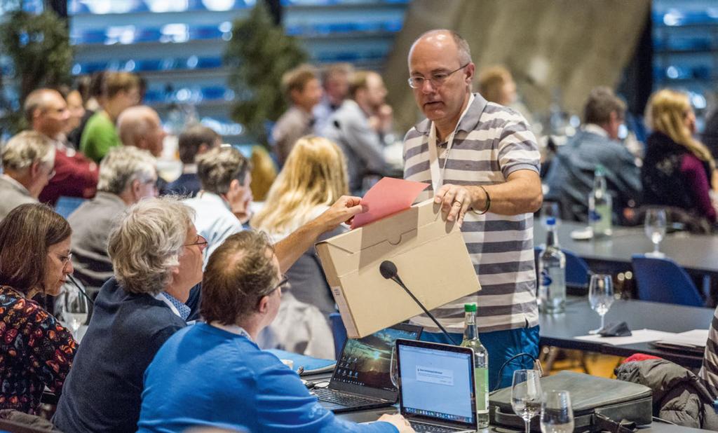 FMH Camera medica 1708 In rappresentanza delle loro organizzazioni di base e organizzazioni specialistiche, i 200 delegati votano su numerose proposte.