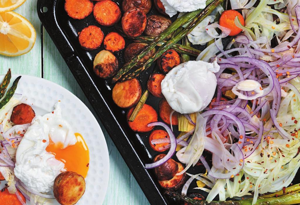 RECEPT 3 40MIN 350 kcal/port. Energi från: Fett 23g Kolhydrater 14g Protein 20g Rostat grönt med pocherade ägg Rått krisp möter sött och varmt ugnsrostat med härligt rinnig äggula.