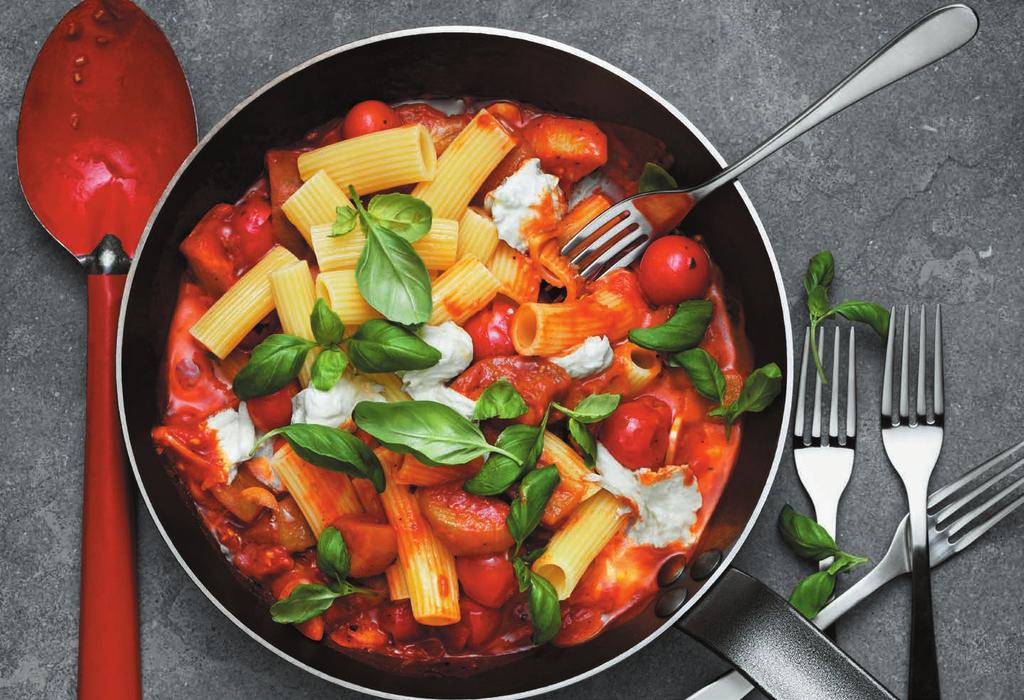 RECEPT 2 30MIN 665kcal/port. Energi från: Fett 22g Kolhydrater 86g Protein 26g Lotta Lundgren-Mozzarellapasta med aubergine Smakrik pasta med aubergine, tomat och mozzarella.