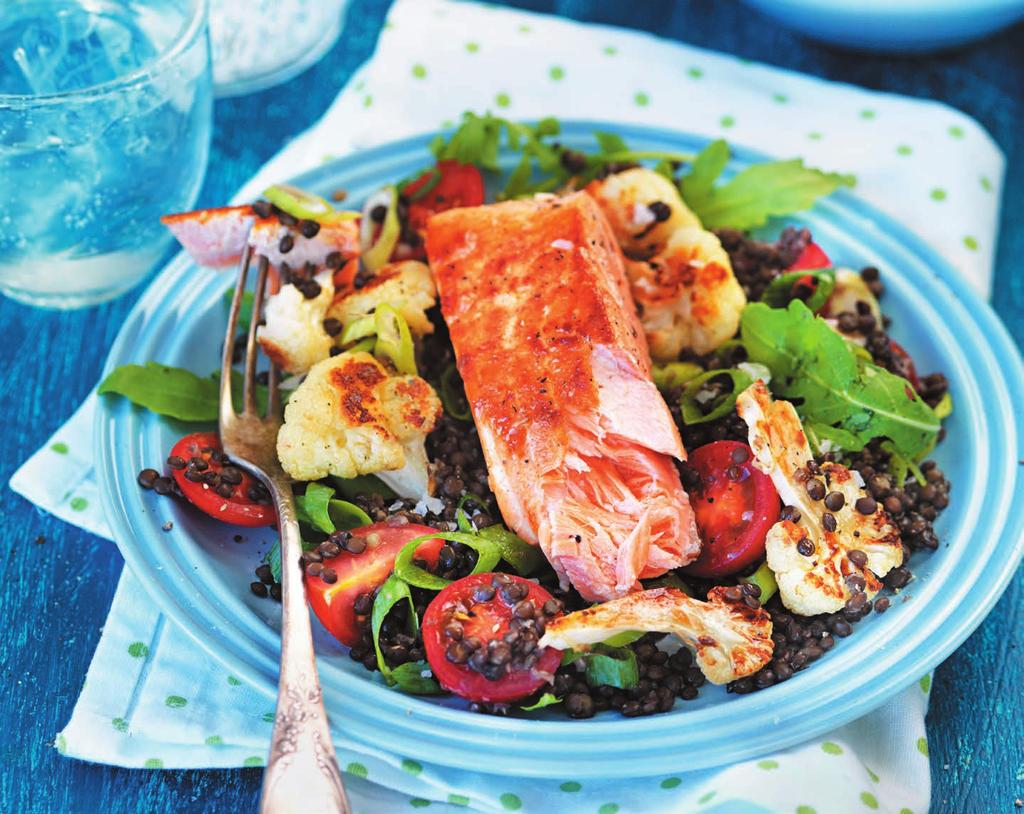 RECEPT 1 30 MIN 454 kcal/port. Energi från: Fett 36% Kolhydrater 31% Protein 33% Lax med linssallad och rostad blomkål Smakrik sallad på linser och rostad blomkål serveras med stekt lax.