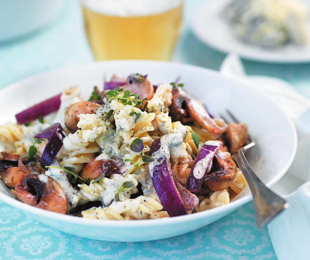 RECEPT 3 25MIN 373 kcal/port. Energi från: Fett 34% Kolhydrater 46% Protein 20% Pasta med krämig ädelost och svamp Vegetarisk pastarätt med gömmor från skogen.