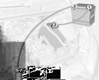 188 Bilvård Dra åt parkeringsbromsen, lägg växellådan i friläge, placera automatisk växellåda i läge P. Öppna skyddskåporna till pluspolen på båda batterierna.