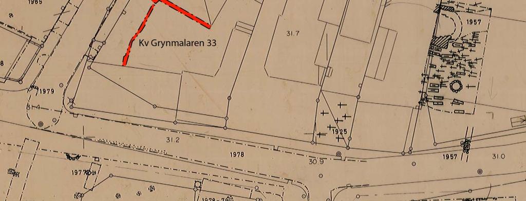 Dräneringsarbeten genomfördes även på kv Grynmalaren 31, byggnadens norra fasad. De aktuella ingreppen var av begränsad omfattning.