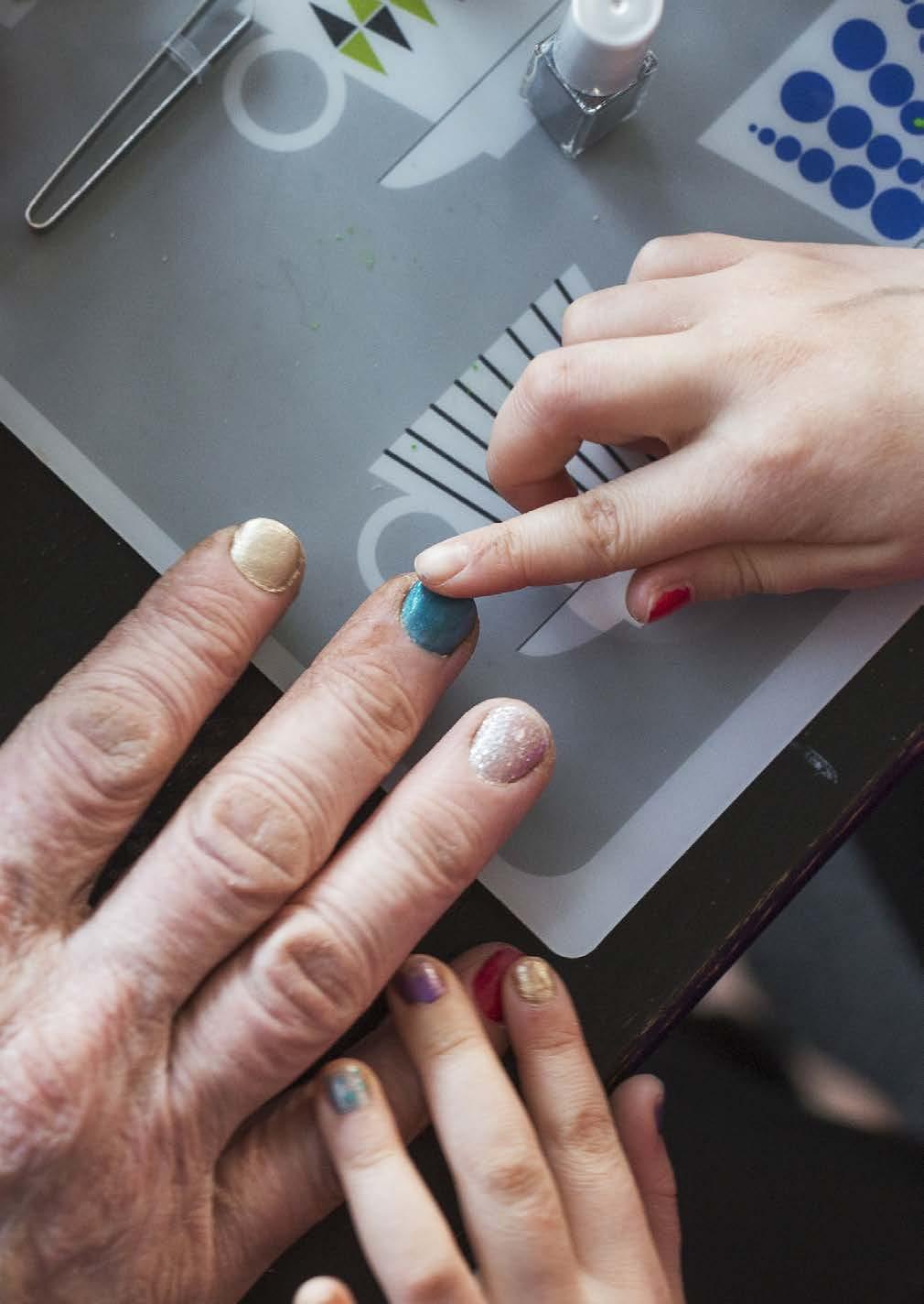 Vad är klient- och praktiknära forskning i socialtjänsten? Tillämpad forskning syftar till att kunskapen ska komma till användning utanför forskningsmiljön.