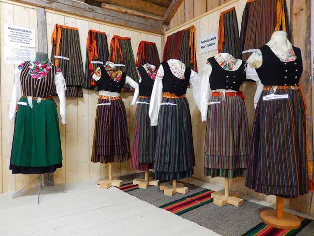 Utställningar av textilier, skodon och gamla skolklasskort har visats under året vid Brinkens museum.