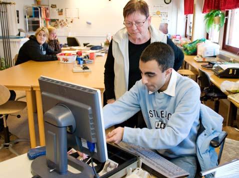 7 Gymnasiesärskolan 7.1 Organisation Utbildningen i gymnasiesärskolan syftar till att ge utvecklingsstörda ungdomar en till varje elevs förutsättningar anpassad utbildning.