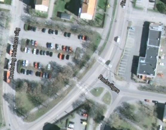 Figur 2 Utredningsområdet idag. Nyexploatering med ny/förändrad bebyggelse och ökad trafikmängd kan innebära ökade halter av luftföroreningar kring vägen och i omkringliggande miljö.