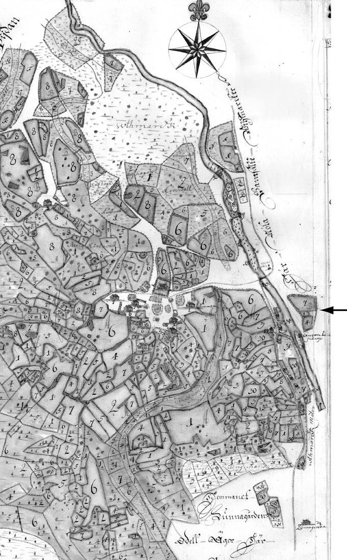 Fig. 7. Utsnitt ur 1729 års karta över Hudene kyrkby. Vid pilen gränsar utredningsområdet till dessa åkerytor. Skala 1:10.000. Akt nr O.73-17:2 i Lantmäteriets forskningsarkiv.