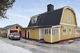 DALAGATAN 4 / VILHELMINA Välunderhållen villa Utgångspris: 750 000 kr / Boarea: 140 + 90 kvm Tomtarea: 1323 kvm. Rum: 6 st, varav 3-4 sovrum Visning: Kontakta oss för att boka en tid.