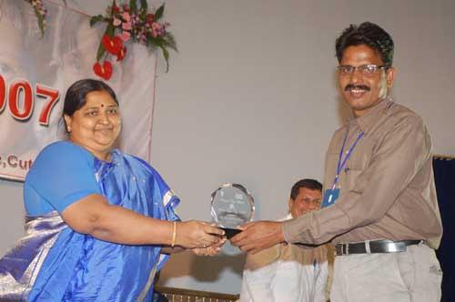 Panabaka Lakshmi & Mrs. Hema Malini presented these awards to the recipients.