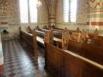 Istället har klinkerplattor likt de befintliga viktoriaplattorna i övriga delar av kyrkan lagts ovanpå en gjuten platta av betong.