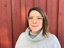 I pastoratet ansvarar hon för öppen verksamhet med babyrytmik för föräldralediga, leder två barnkörer och startar nu upp Musiklek för barn i vuxnas sällskap, det blir också besök på