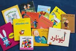 Om man inte känner sig säker på det svenska språket kan man titta i böckerna tillsammans med barnet och prata om bilderna på sitt modersmål.