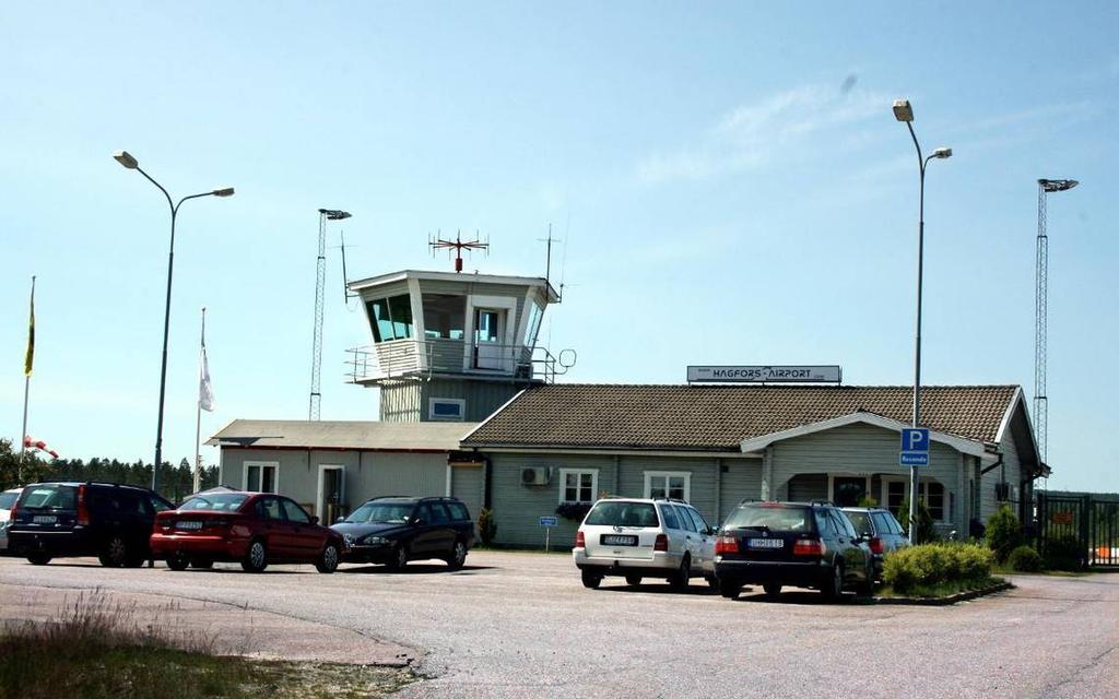 Flygplatser och flyglinje Överväganden och förslag efter samråd Flygplatser och flyglinje Flygplatserna i Torsby och Hagfors kvarstår i kommunal
