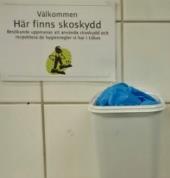 U T Använd skoskydd
